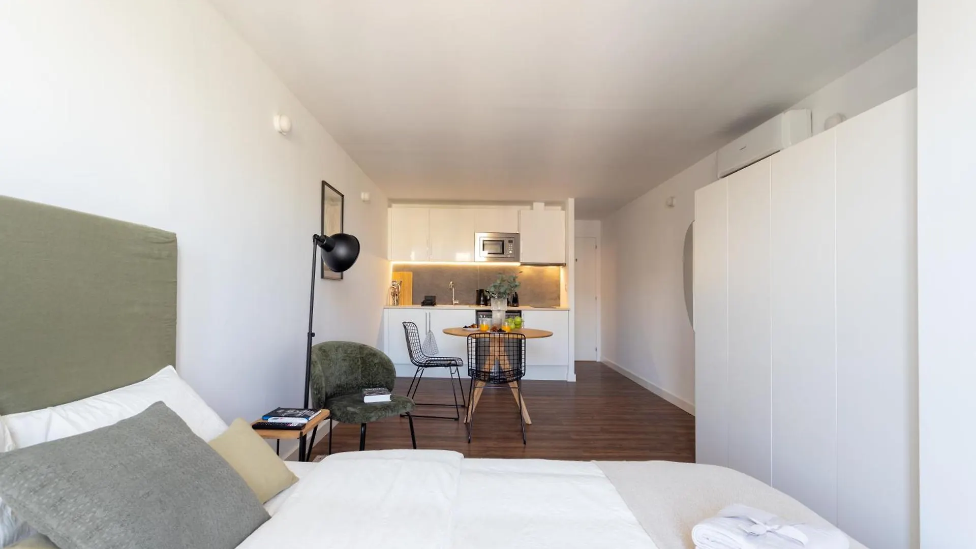 Antique Soul Apartments & Studios Ramblas Barcelona 0*,